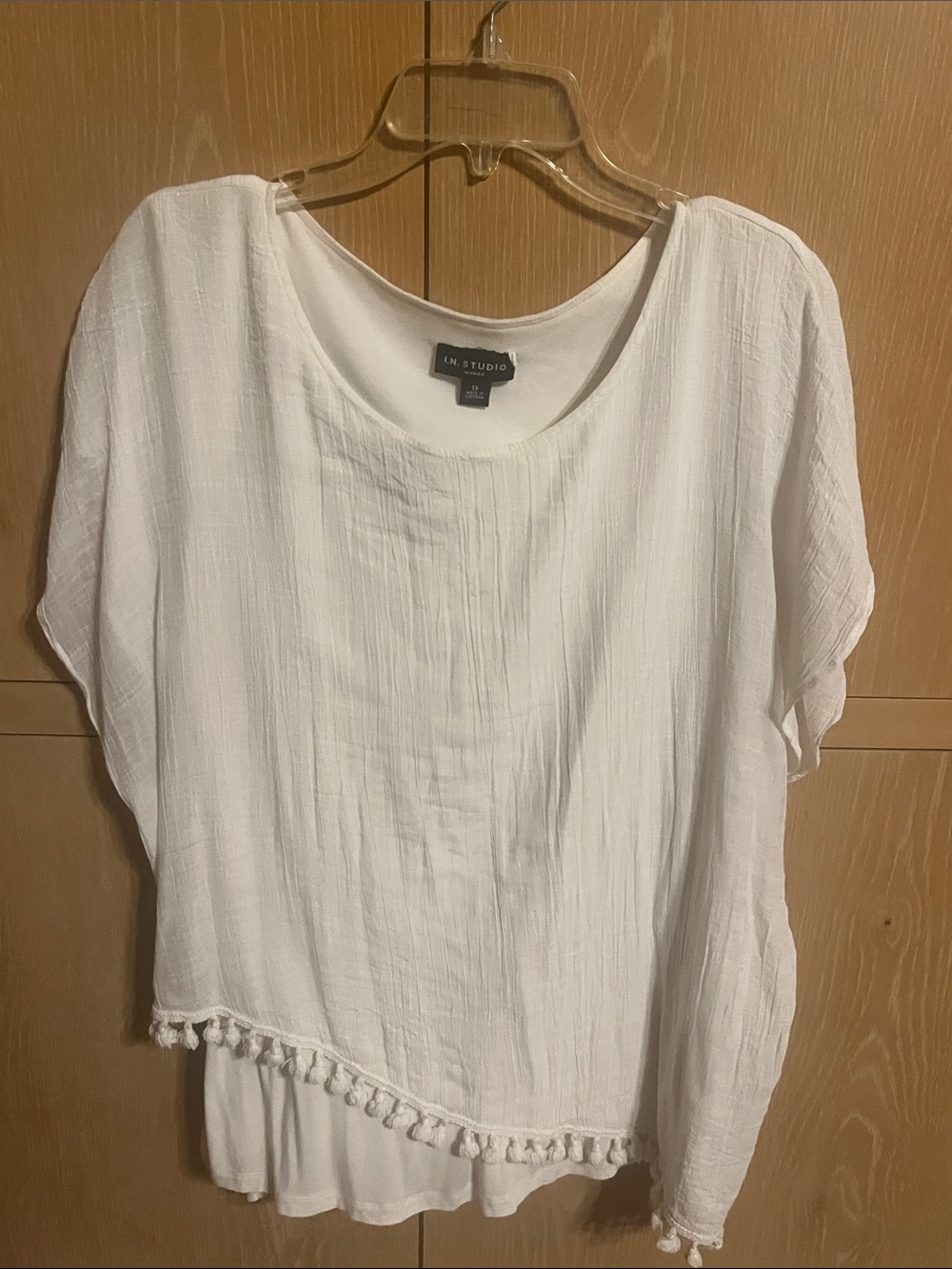 I.N. Studio White Short Sleeve Tassel-Hem Blouse